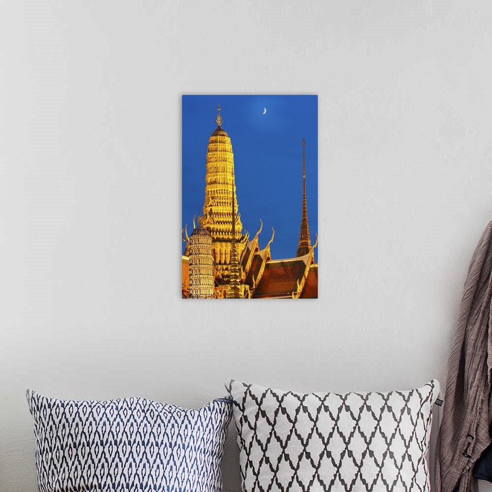 A bohemian room featuring Thailand, bangkok, Grand Palace, Wat Phra Kaeo at night