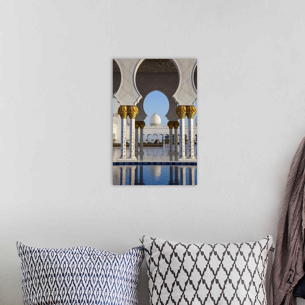 A bohemian room featuring United Arab Emirates, Abu Dhabi, Sheikh Zayed Grand Mosque, Gilded columns and reflecting pool