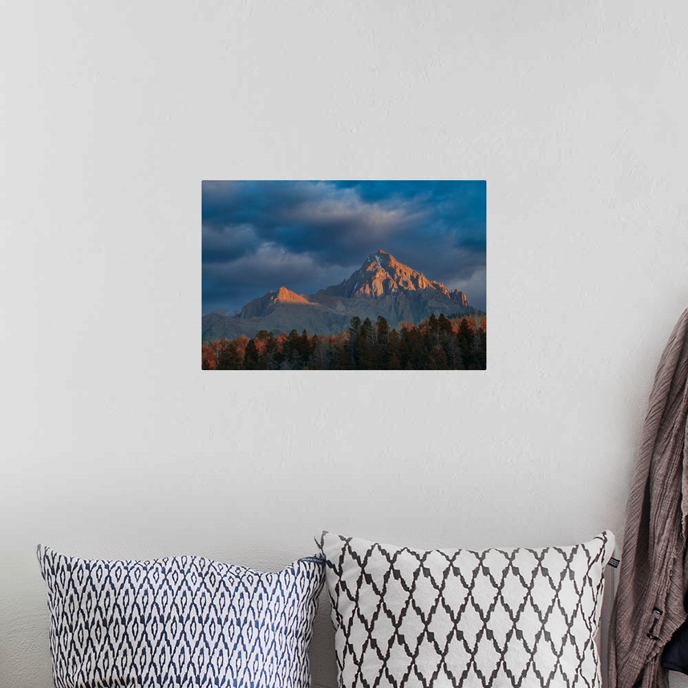 A bohemian room featuring USA, Rocky Mountains, Colorado, Ouray County, Ridgway, San Juan Mountains, Mount Sneffels.