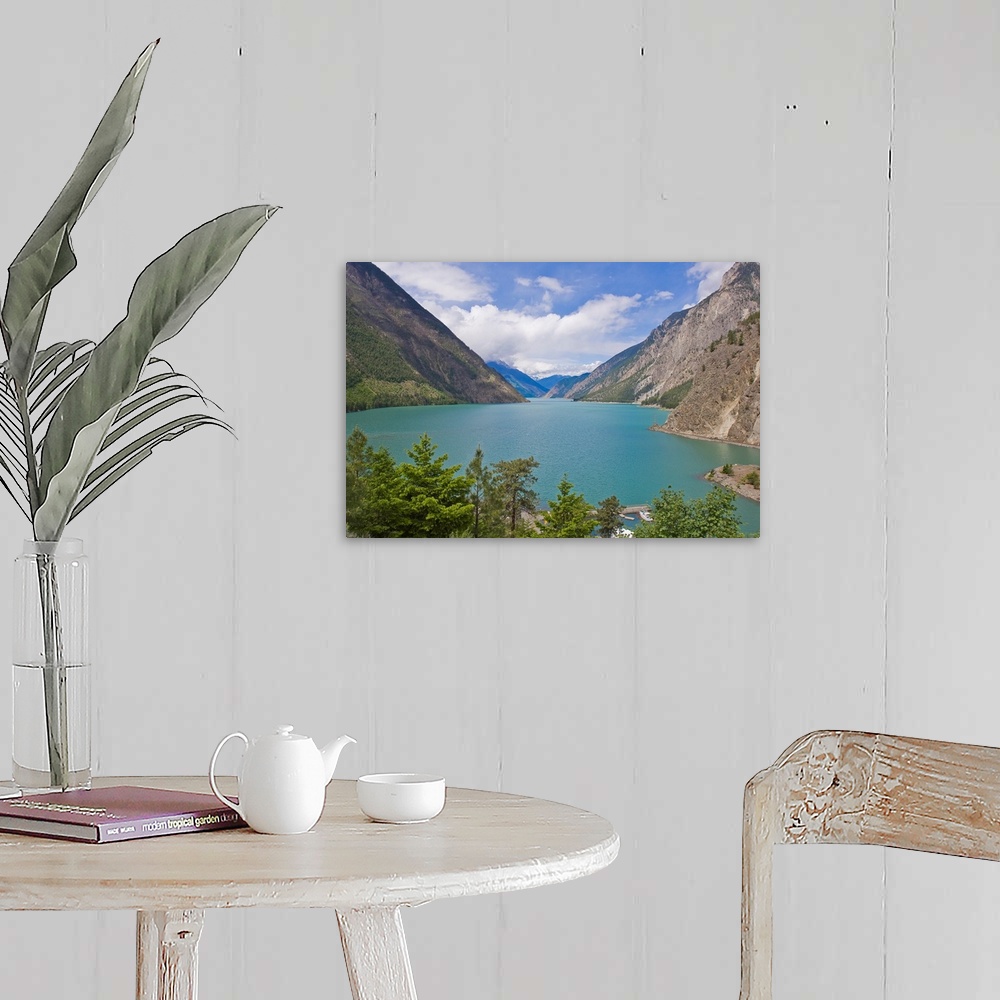 A farmhouse room featuring Scenic mountains around the blue waters of Lake Louise.