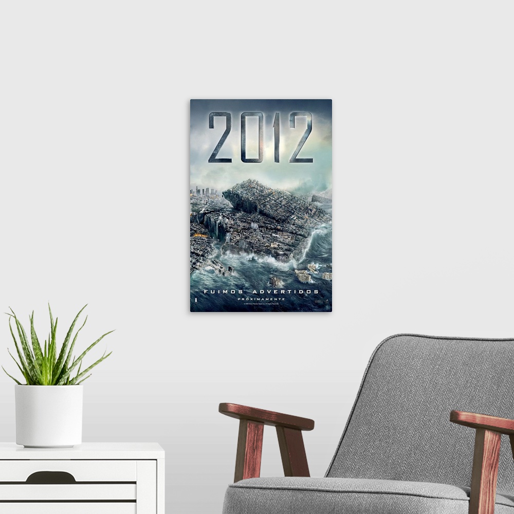 A modern room featuring 2012 - Movie Poster - Spanish