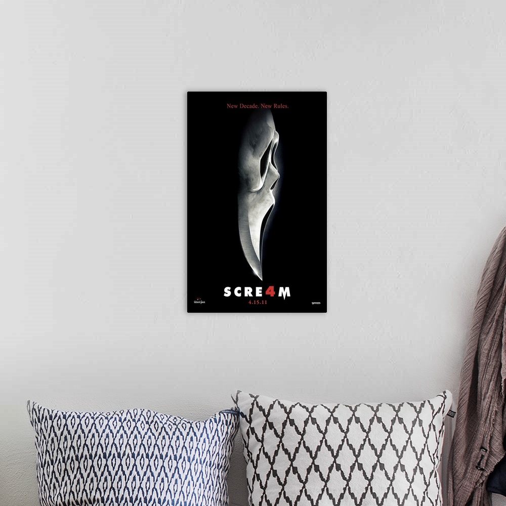 A bohemian room featuring Scream 4 - Movie Poster