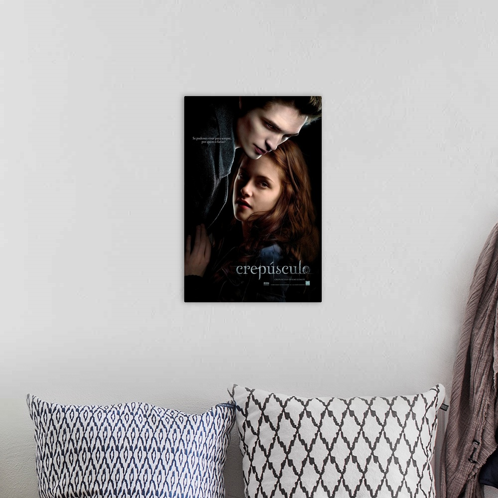 A bohemian room featuring Twilight - Movie Poster - Portuguese