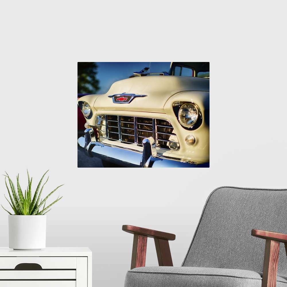 A modern room featuring A photograph of a vintage truck.