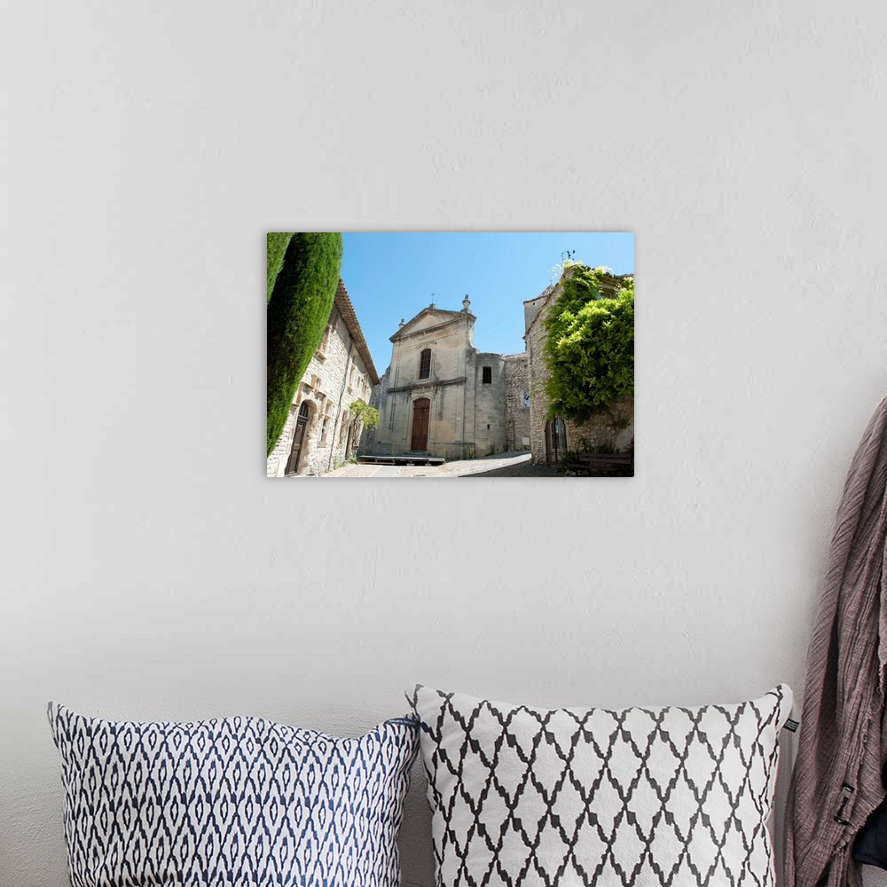 A bohemian room featuring A church, Vaison-La-Romaine, Vaucluse, Provence-Alpes-Cote d'Azur, France