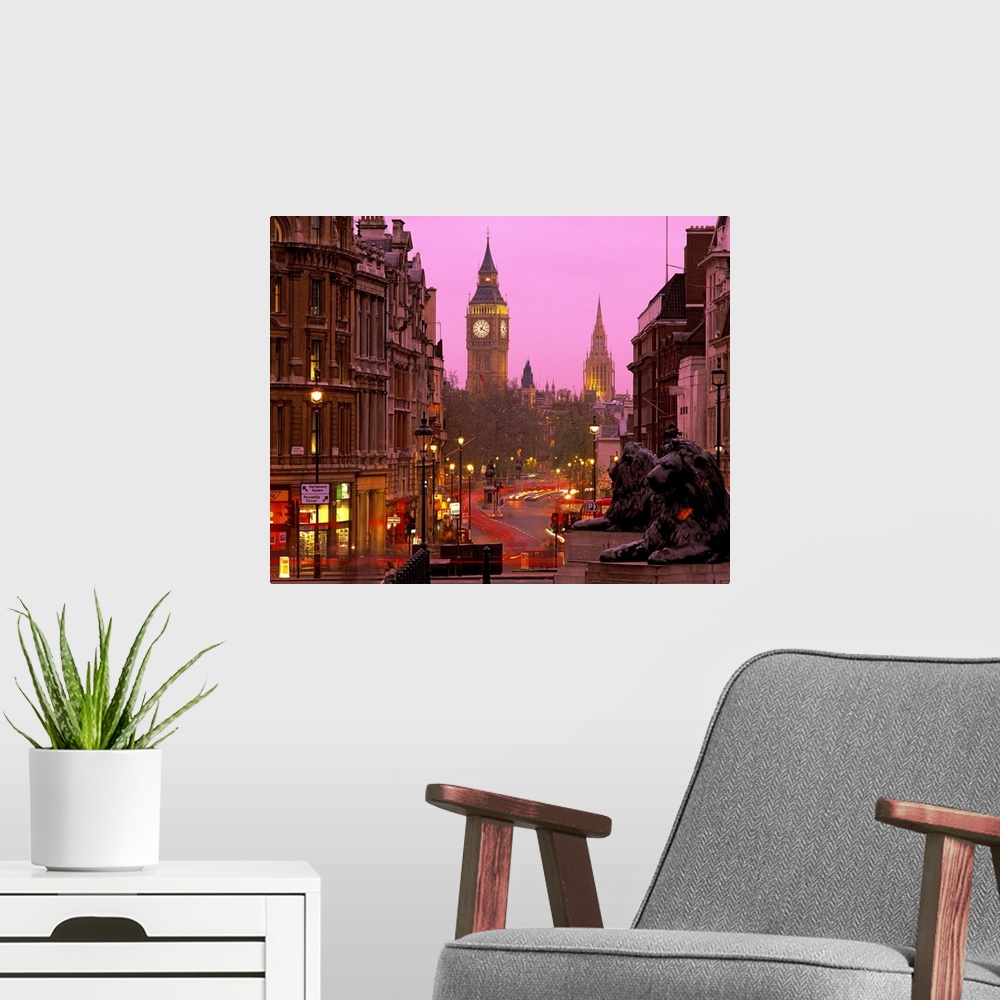 A modern room featuring Panoramic view of the city of London and Big Ben.