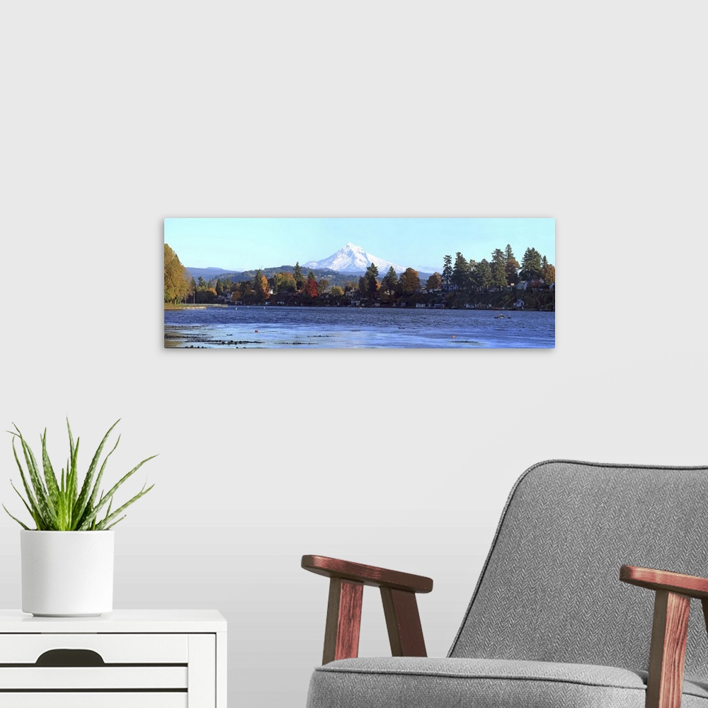 A modern room featuring Blue Lake, Mt Hood, Fairview, Multnomah County, Oregon
