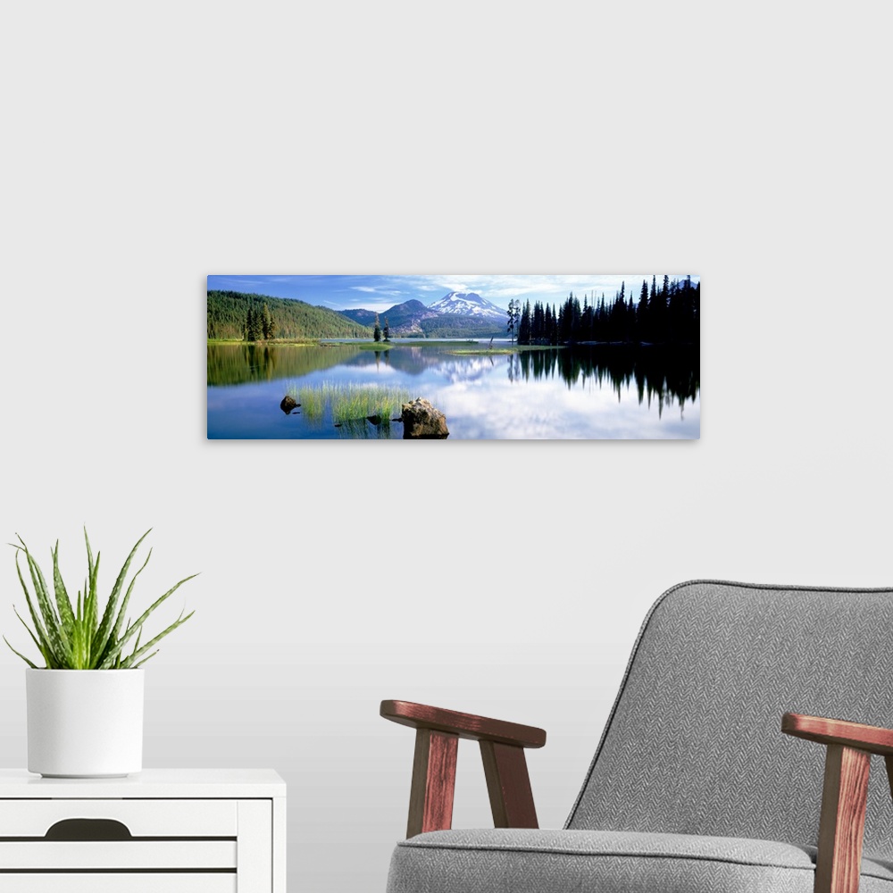A modern room featuring Cascade Mountains OR
