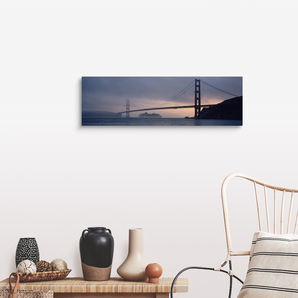 A farmhouse room featuring Cruise ship under a bridge, Golden Gate Bridge, San Francisco, California