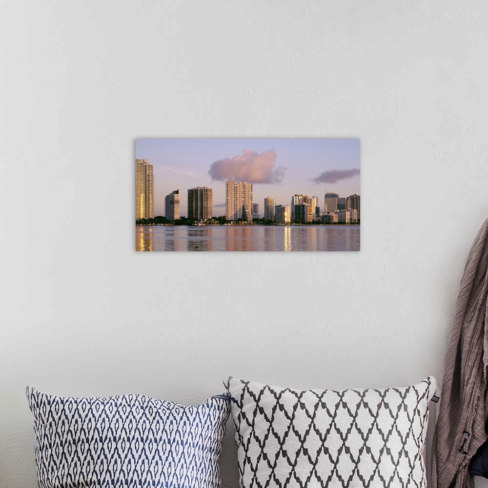 A bohemian room featuring Florida, Miami, Waterfront and skyline at dusk