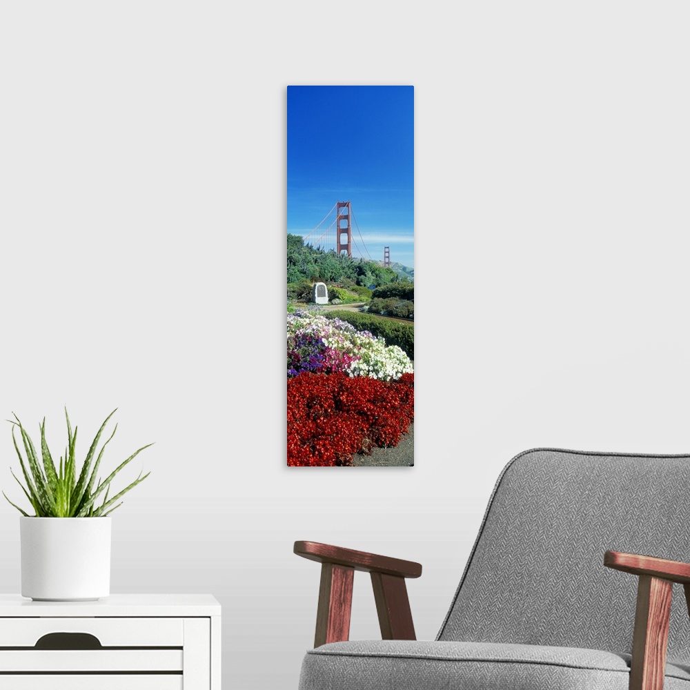 A modern room featuring Golden Gate Bridge San Francisco CA