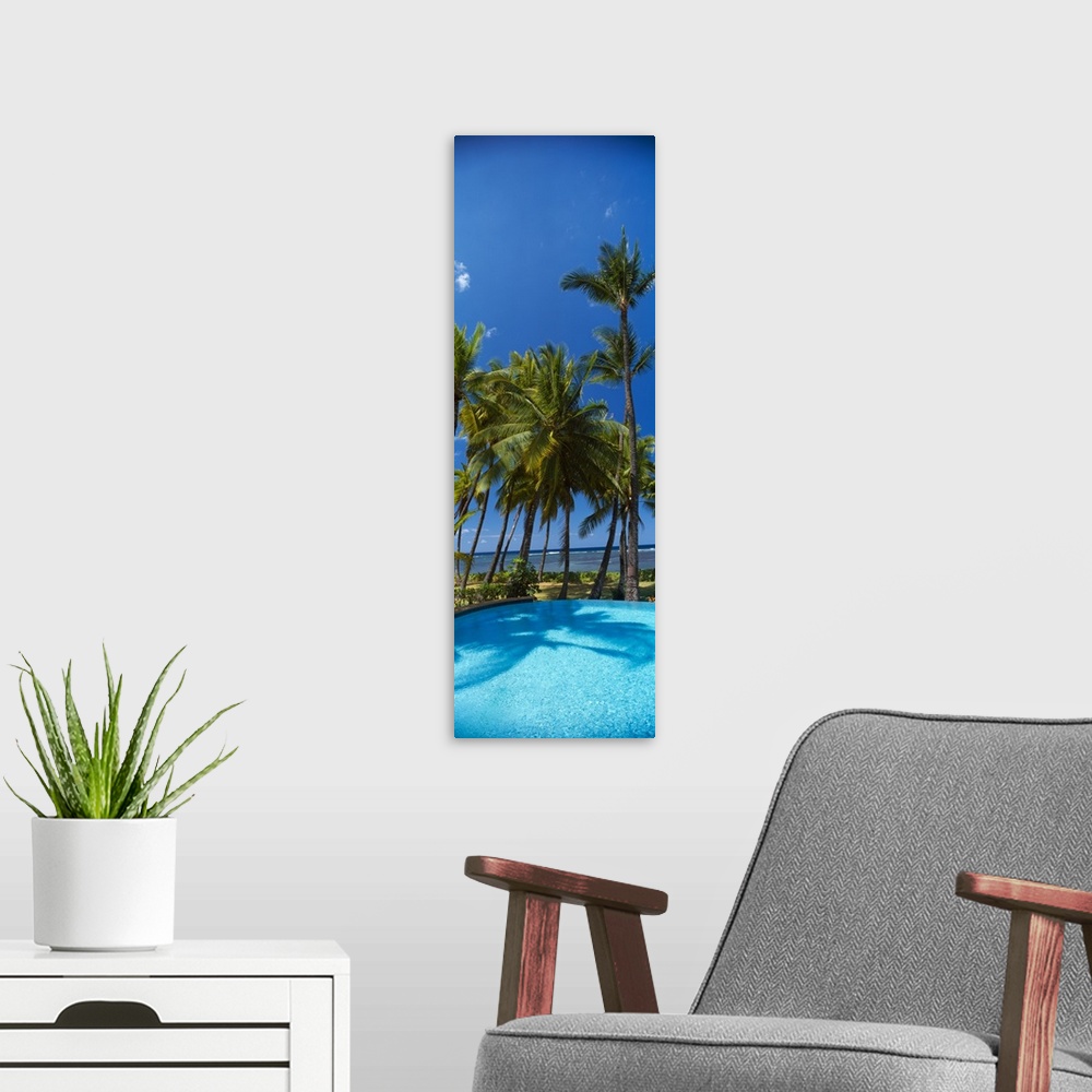A modern room featuring Palm trees near a swimming pool Maui Hawaii