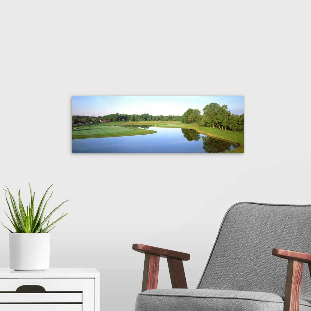 A modern room featuring Queenstown Harbor Golf Links, River Course, Hole 4, Par 4, Queenstown, Maryland
