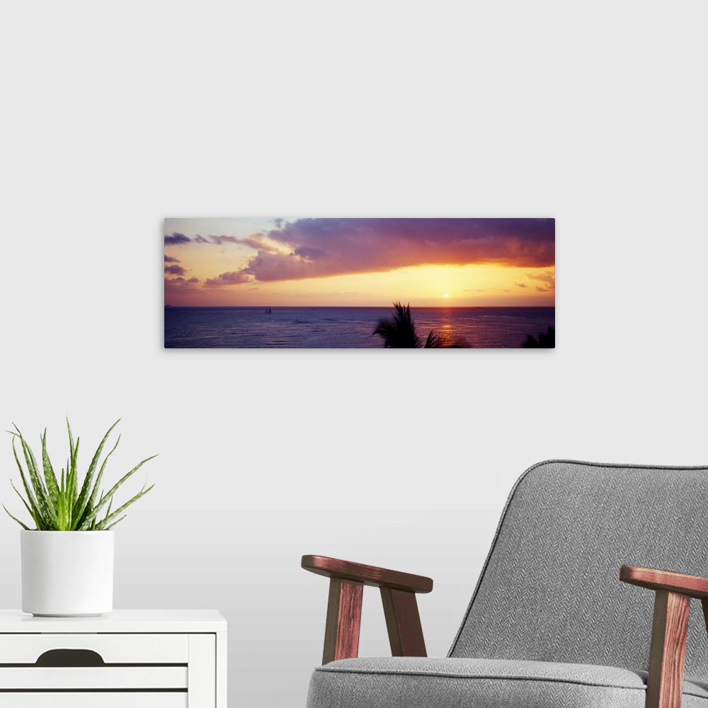 A modern room featuring Sunset Waikiki Beach HI