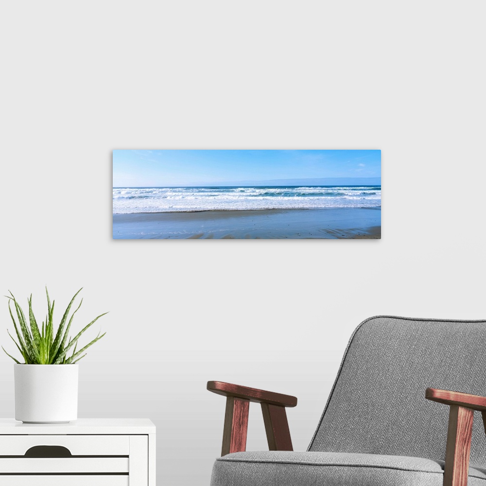 A modern room featuring Surf at Searose Beach OR