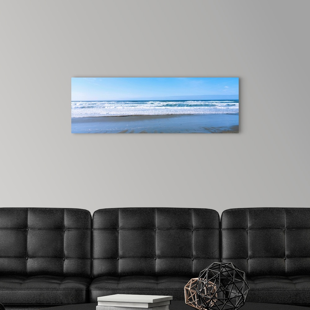 A modern room featuring Surf at Searose Beach OR