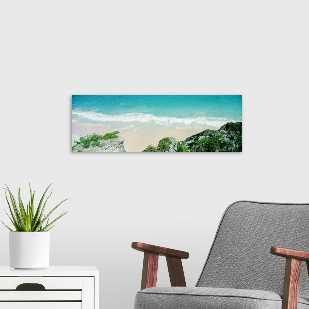A modern room featuring Surf on the shore, Bermuda