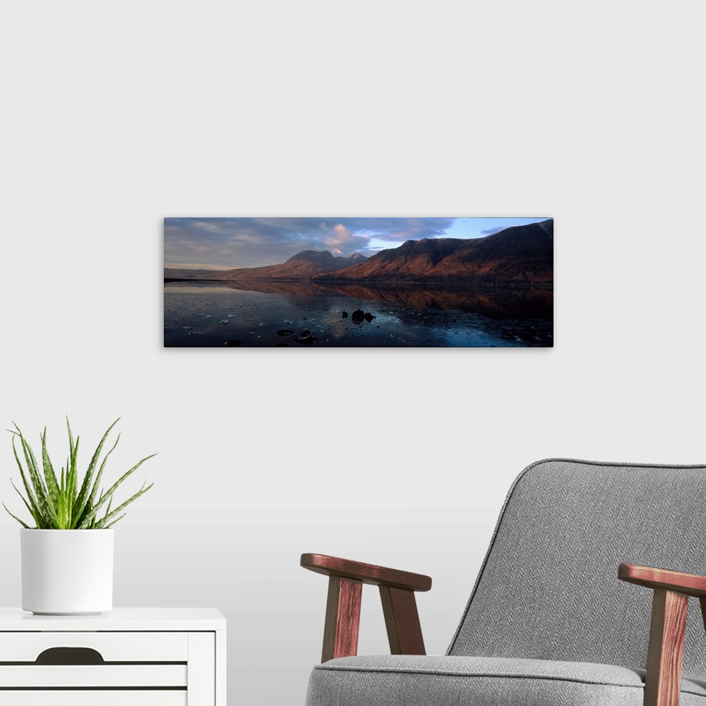 A modern room featuring U Lake Torridon Highlands Scotland