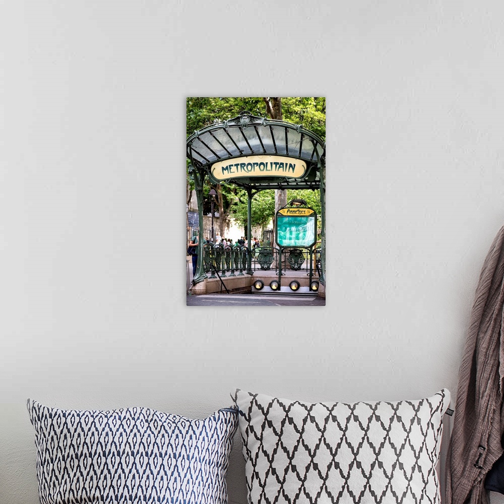 A bohemian room featuring A photograph of the famous Parisian Metropolitain sign.