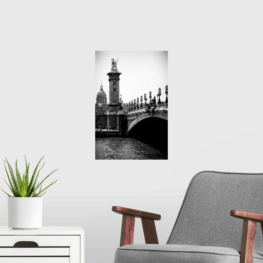 A modern room featuring A black and white photograph of the Alexandre III bridge in Paris.