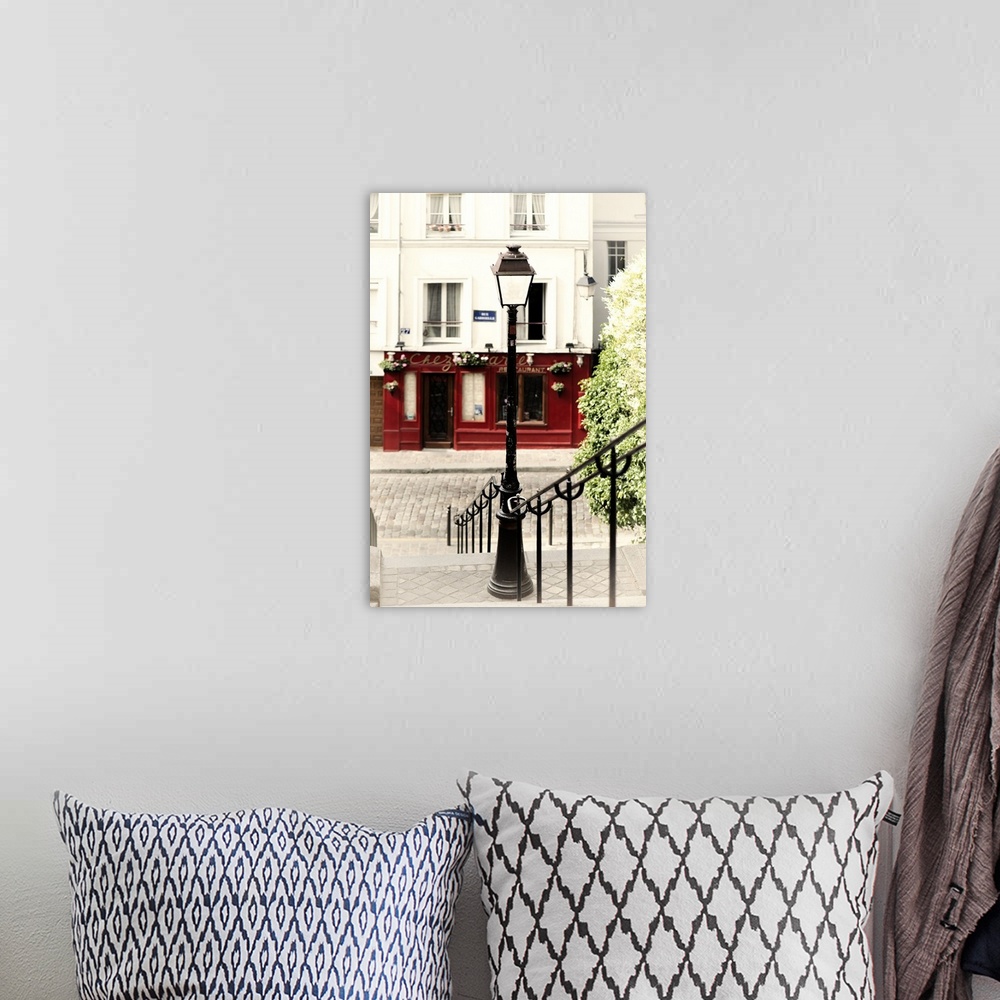 A bohemian room featuring A photograph of a lamppost in Paris.