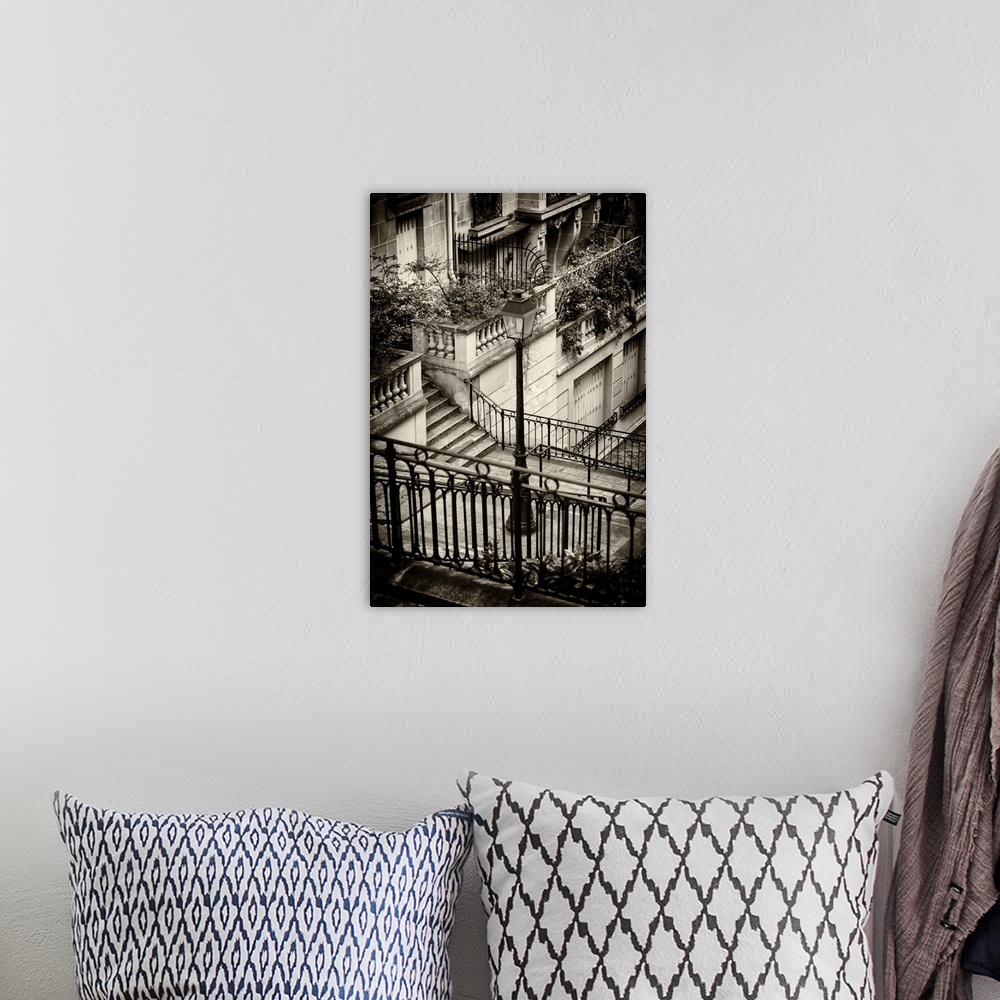 A bohemian room featuring A black and white photograph of a lamppost in Paris.