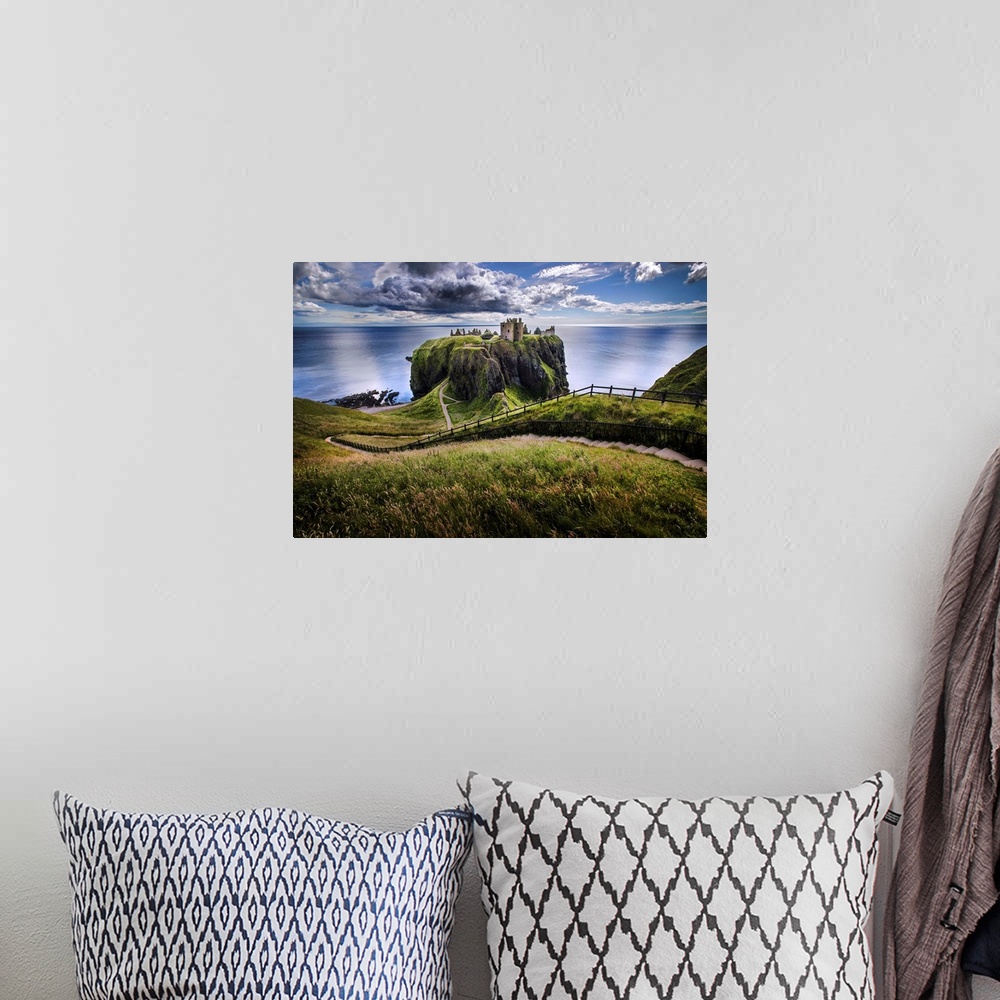 A bohemian room featuring Dunnottar Castle - Scotland