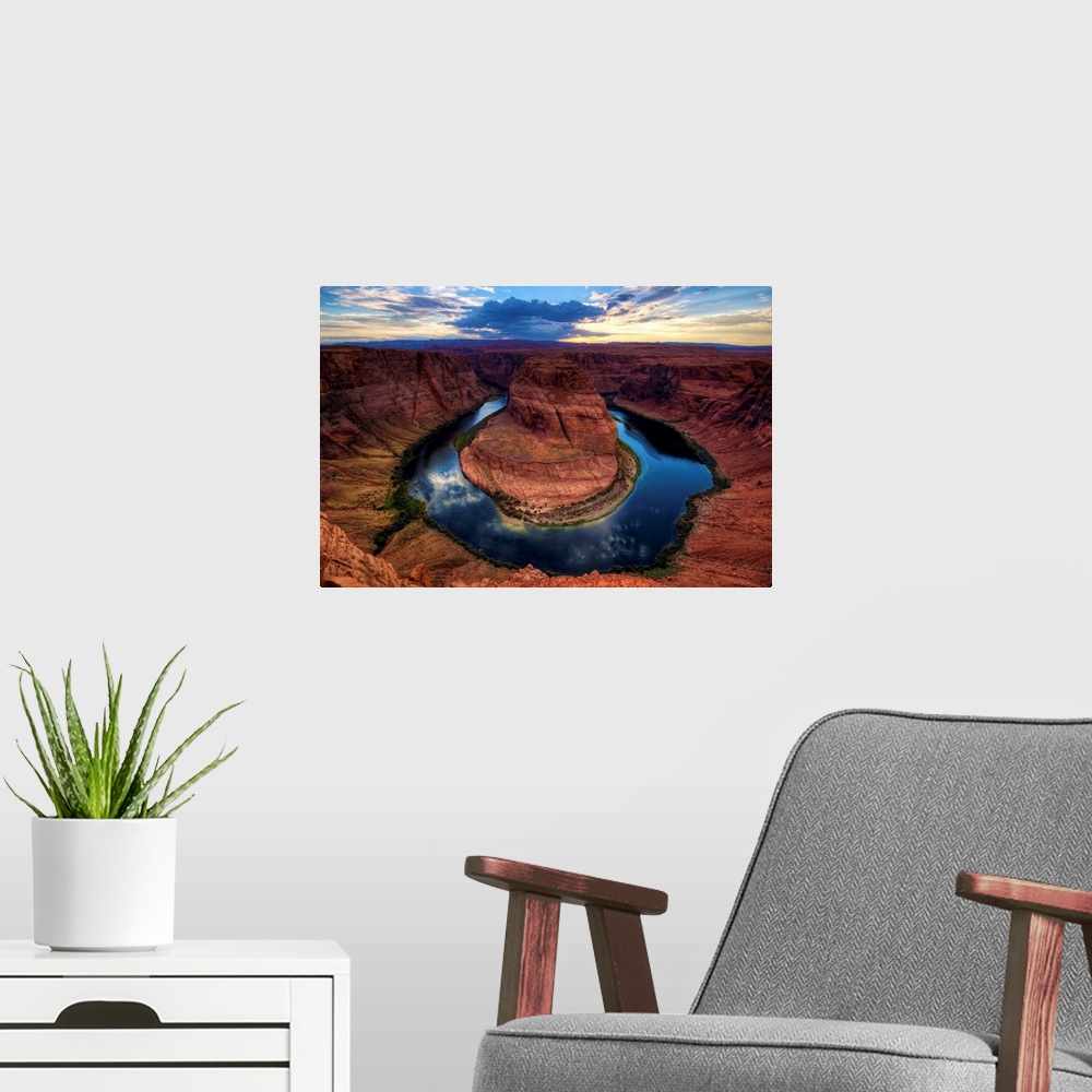 A modern room featuring Breathtaking view of Horseshoe Bend in Arizona.