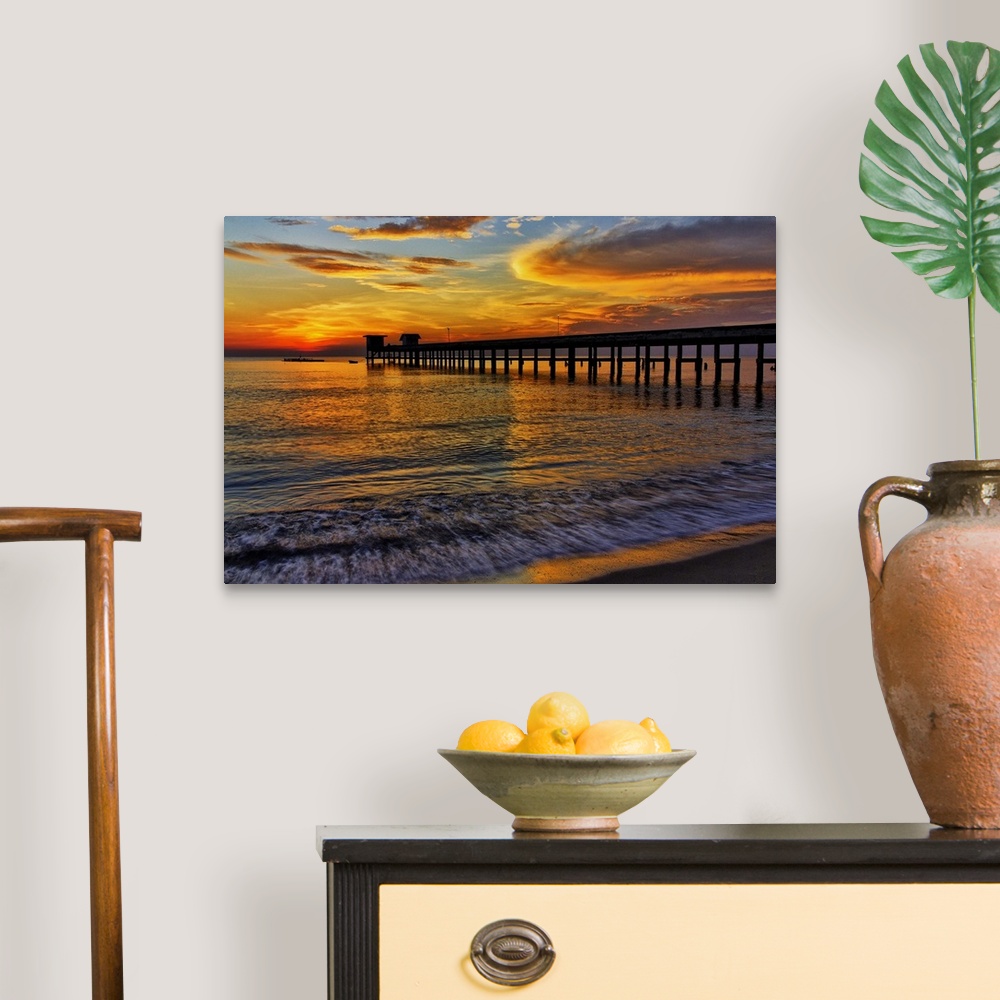 A traditional room featuring Sunrise over the water from a beach.