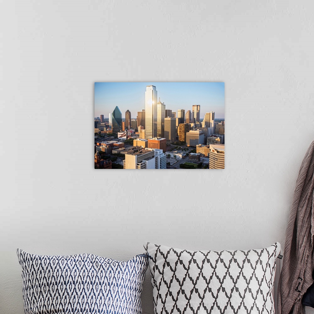 A bohemian room featuring A cityscape view of Dallas, Texas.