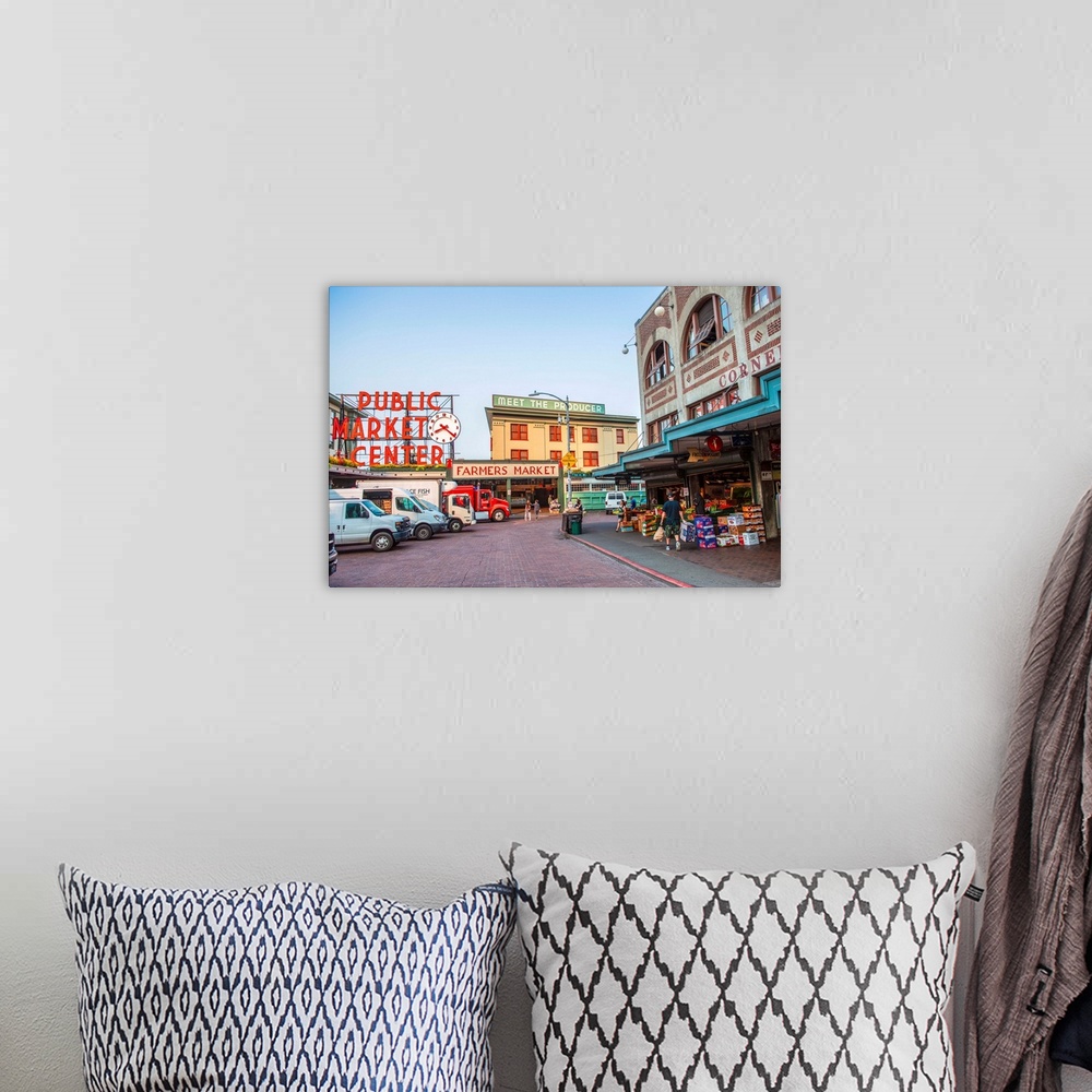 A bohemian room featuring Streetview of the farmers market in downtown Seattle, Washington.