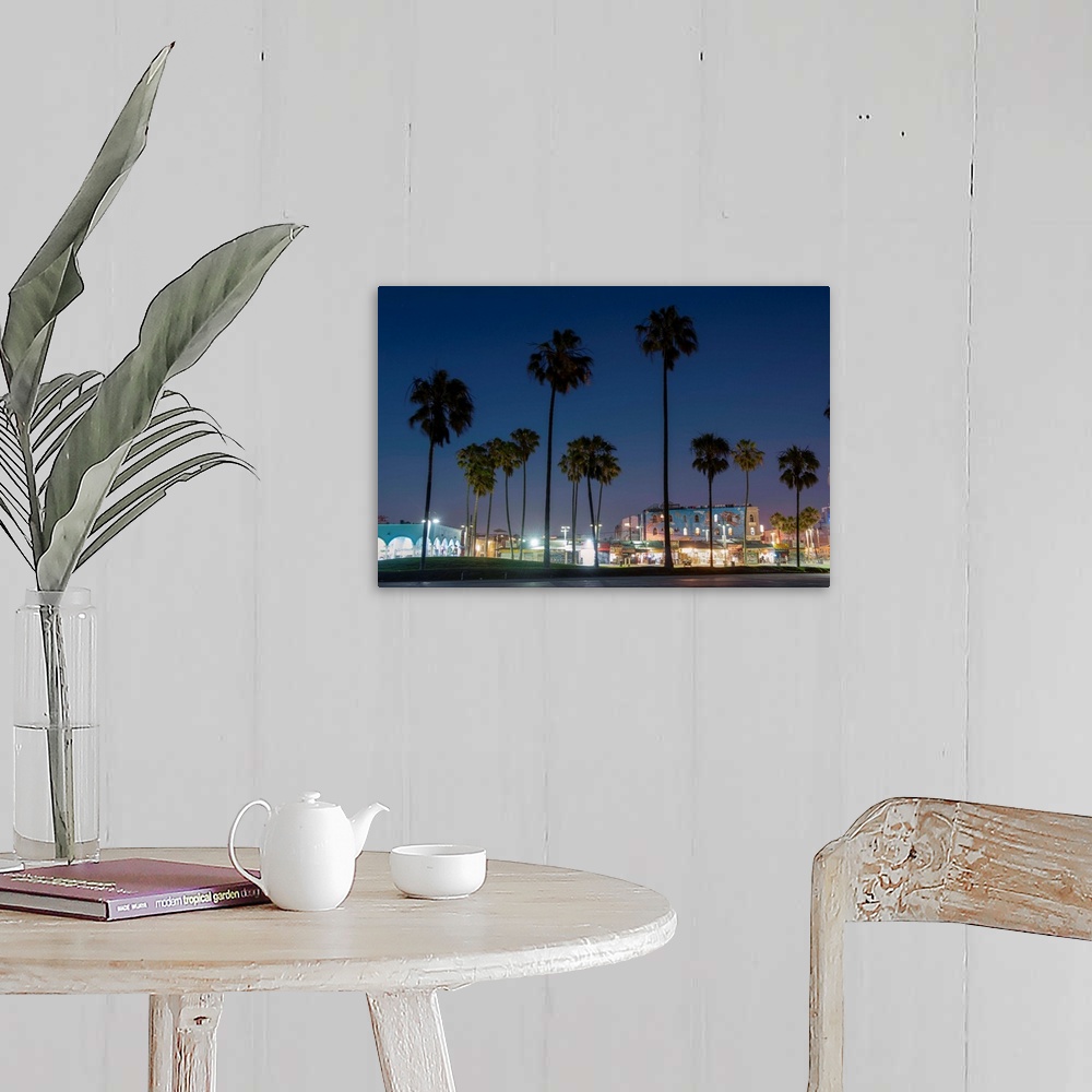 A farmhouse room featuring One of the famous attractions at Venice beach, the boardwalk stretches about 1.5 miles. It includ...