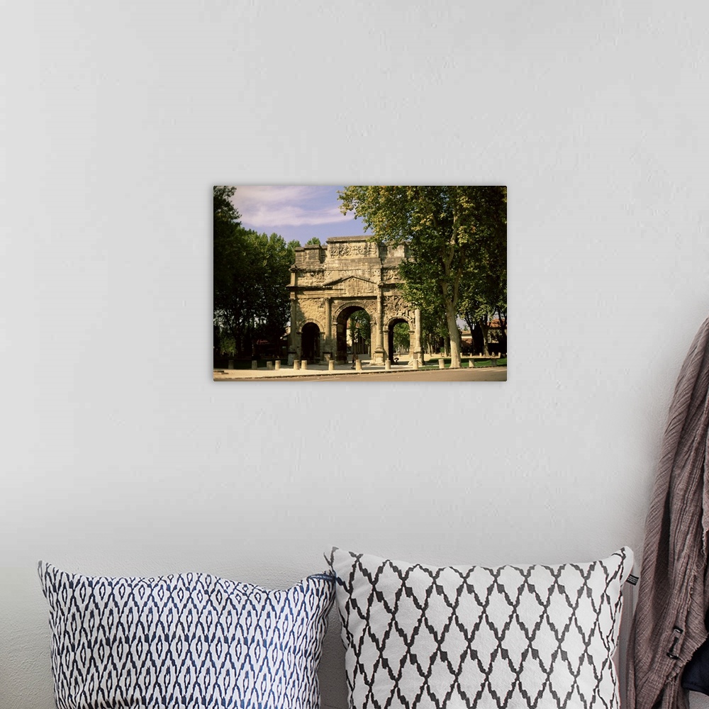 A bohemian room featuring Arc de Triomphe, Orange, Vaucluse, Provence, France