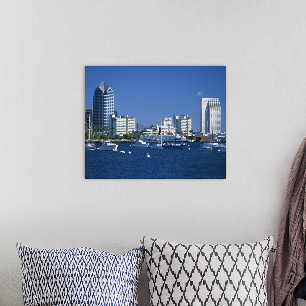 A bohemian room featuring Boats in the harbour and city skyline of San Diego, California