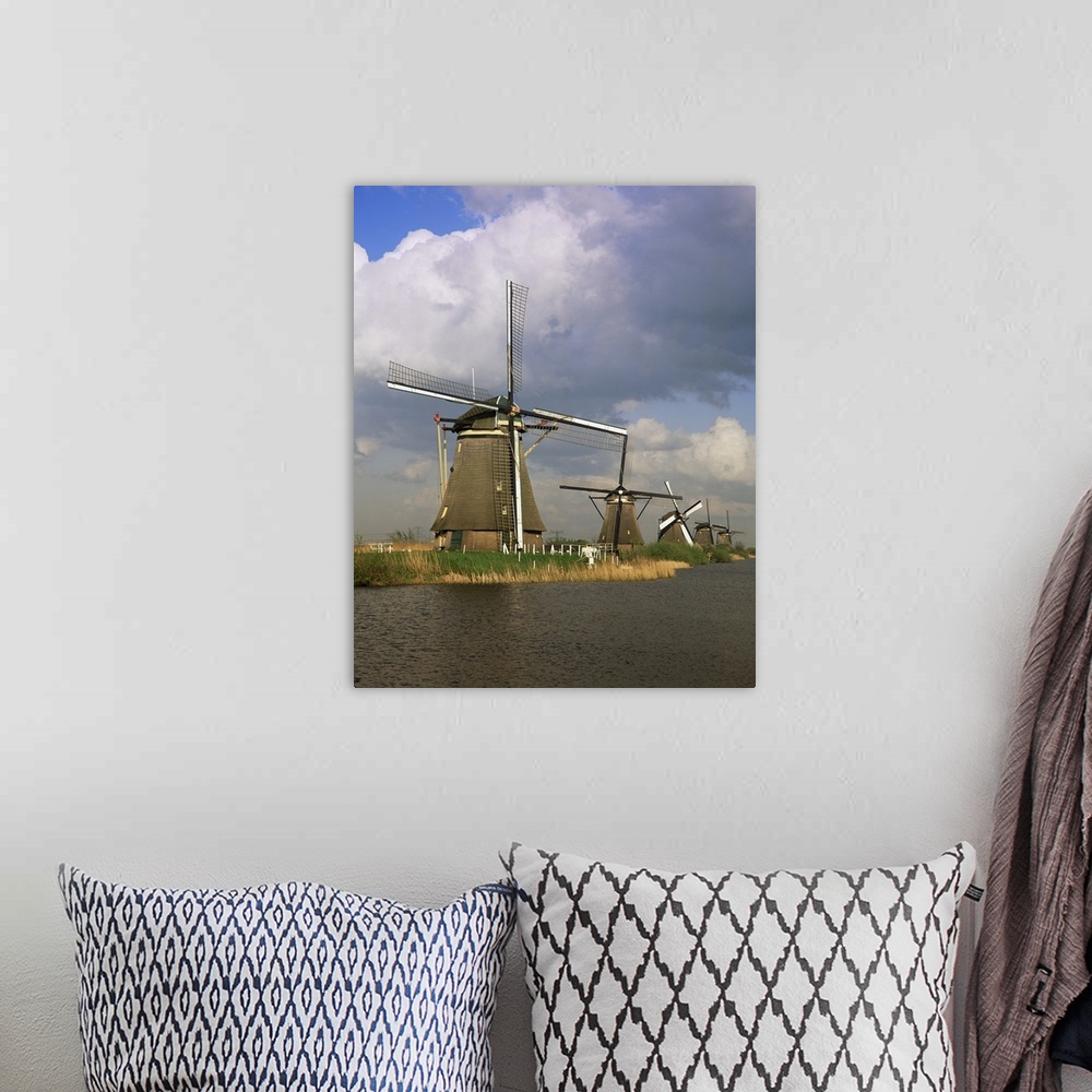 A bohemian room featuring Canal and windmills at Kinderdijk, Holland
