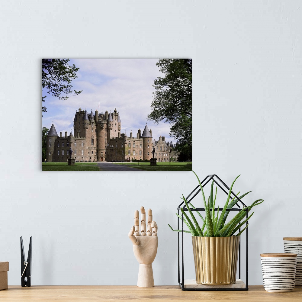 A bohemian room featuring Glamis Castle, Highland region, Scotland, United Kingdom, Europe