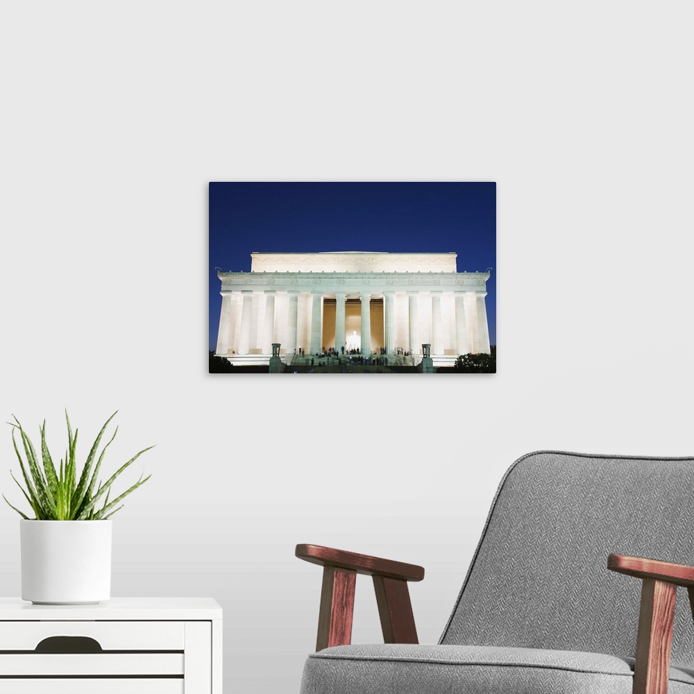 A modern room featuring Lincoln Memorial, Washington D.C.