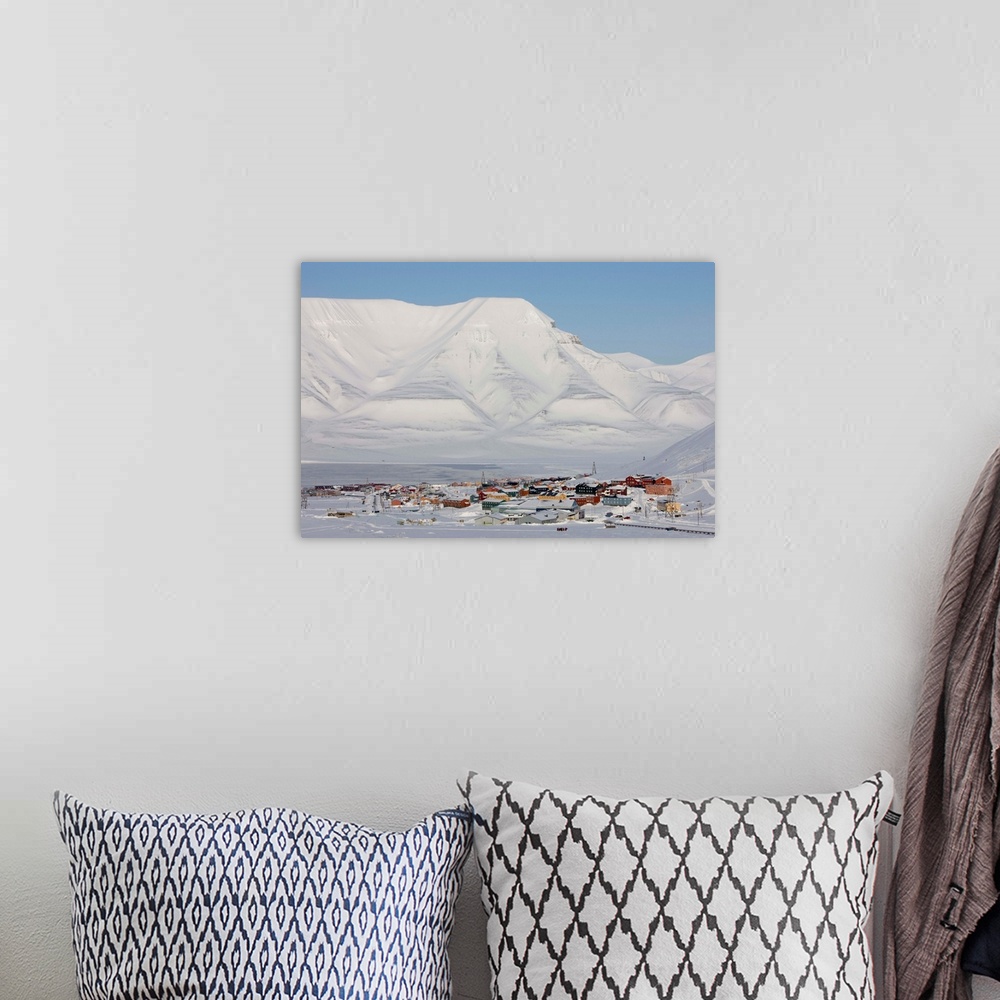A bohemian room featuring Longyearbyen, Svalbard, Spitzbergen, Arctic, Norway, Scandinavia