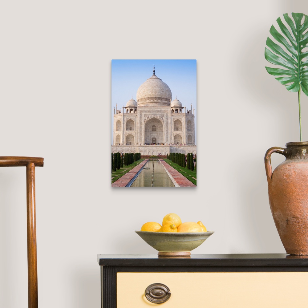 A traditional room featuring The Taj Mahal, UNESCO World Heritage Site, Agra, Uttar Pradesh, India, Asia.