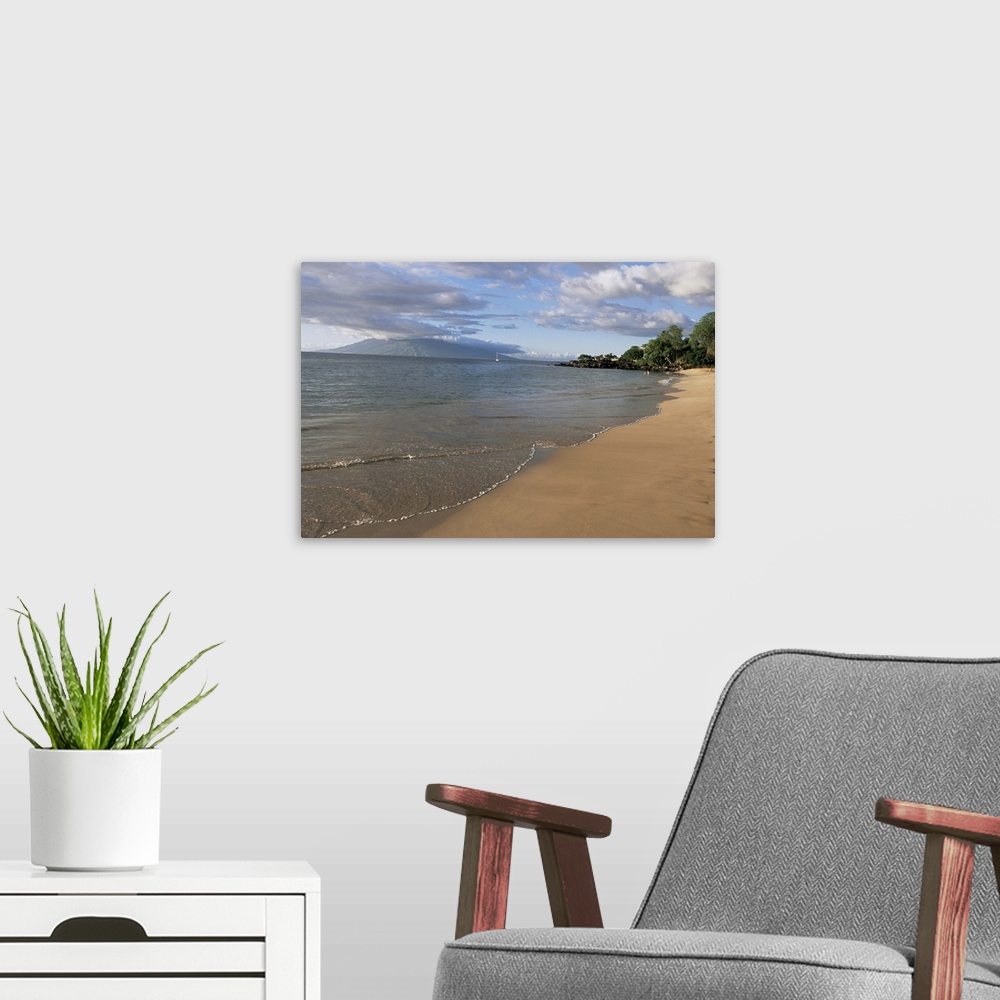 A modern room featuring Wailea Beach, Maui, Hawaii, Hawaiian Islands, Pacific