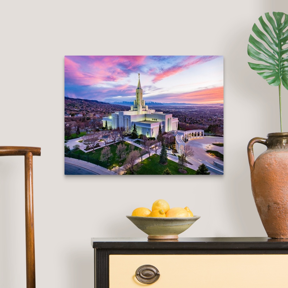 A traditional room featuring The Bountiful Utah Temple is one of the most astonishing temples in the United States. It's consi...