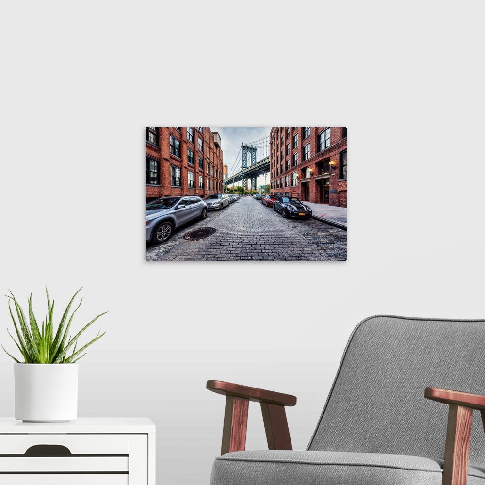A modern room featuring Manhatten Bridge and streets from Brooklyn in NYC