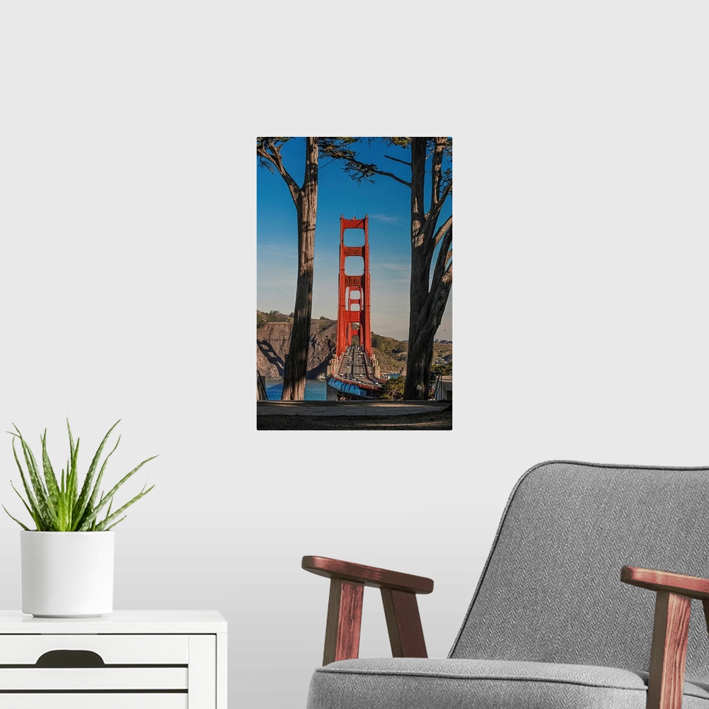 A modern room featuring Golden Gate Bridge.