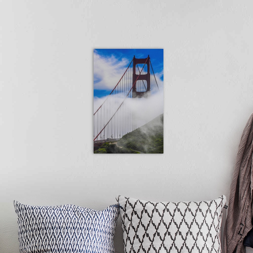A bohemian room featuring Golden Gate Bridge.