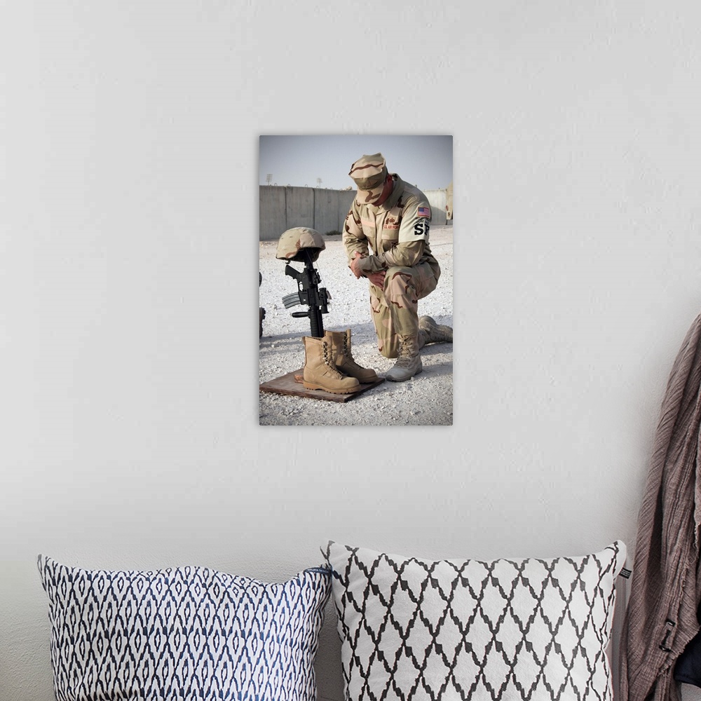 A bohemian room featuring A soldier bows to pay tribute to a fallen soldier.