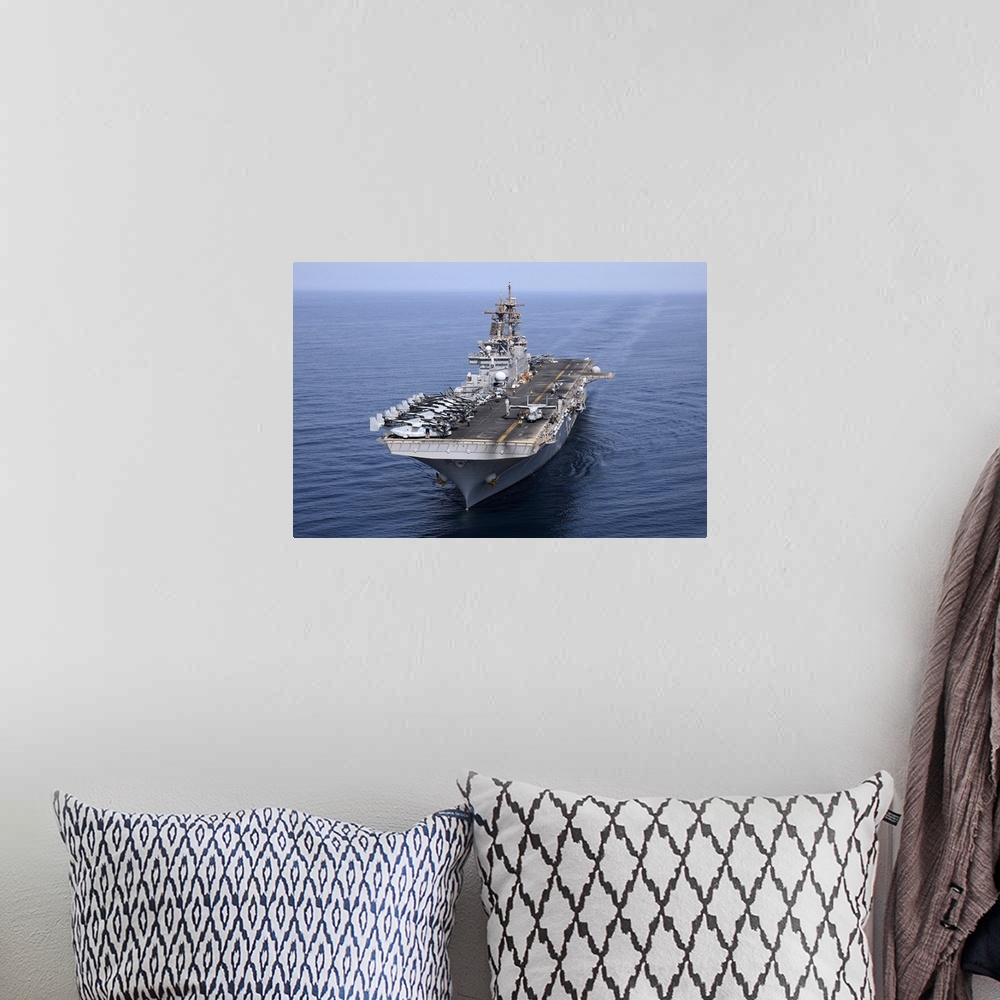 A bohemian room featuring Gulf of Aden, September 7, 2013 - The amphibious assault ship USS Kearsarge (LHD-3) conducts oper...