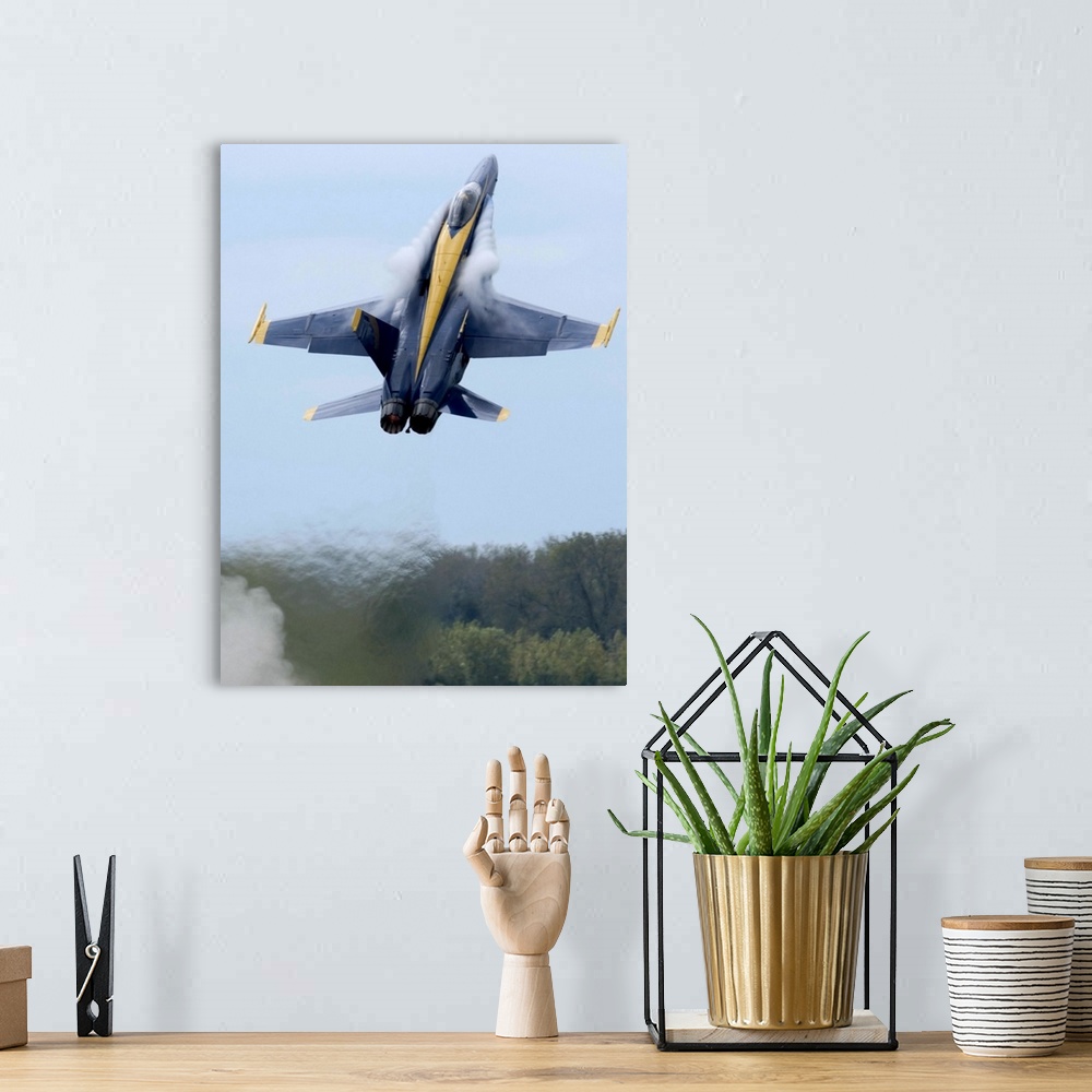 A bohemian room featuring Lead solo pilot of the Blue Angels performs a high performance climb