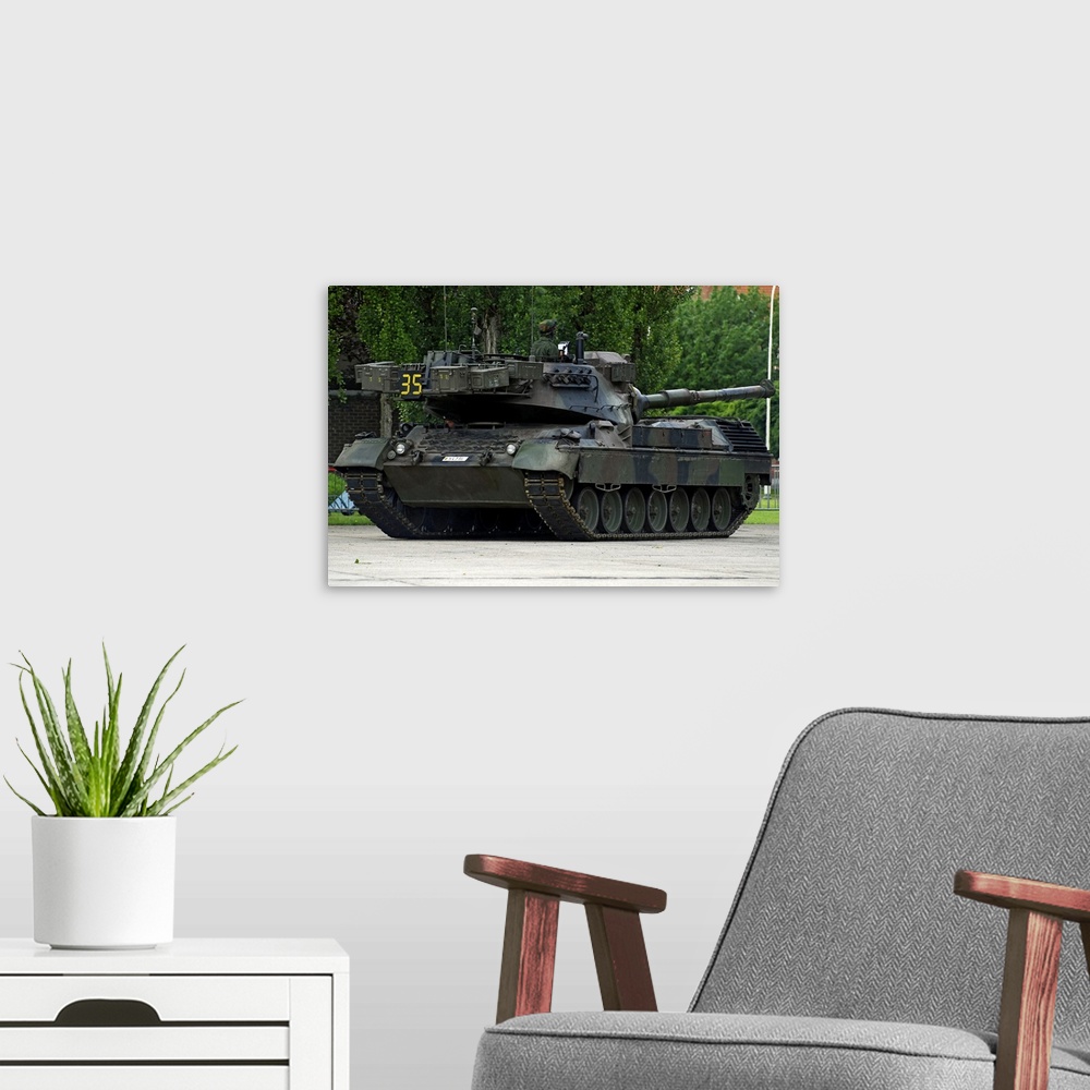 A modern room featuring The Leopard 1A5 MBT of the Belgian Army in action