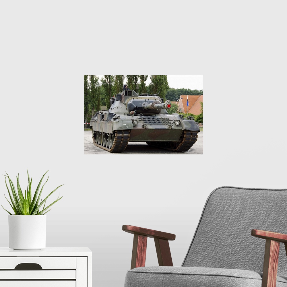 A modern room featuring The Leopard 1A5 of the Belgian Army in action