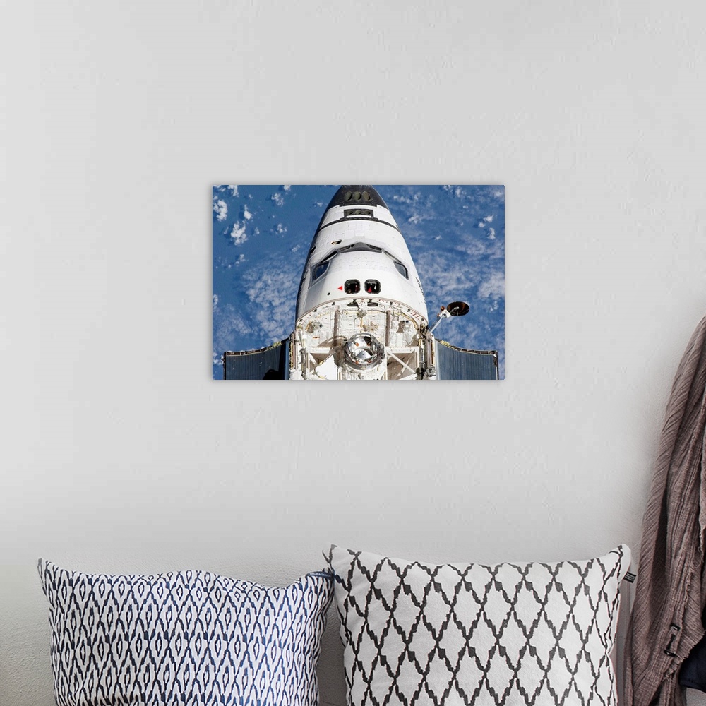 A bohemian room featuring View of space shuttle Endeavours crew cabin and forward payload bay